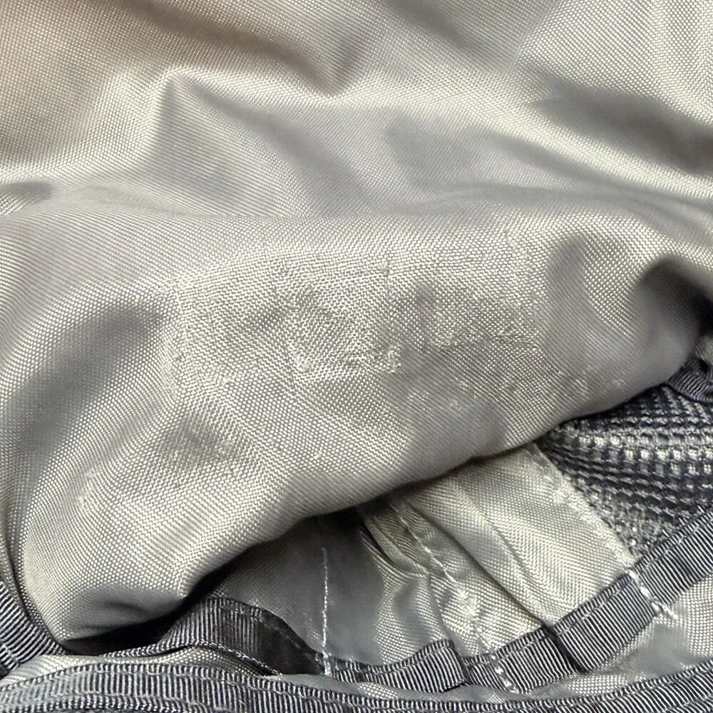 The North Face Connector Flex Vent 28L Black Backpack Zip Closure Logo Removed